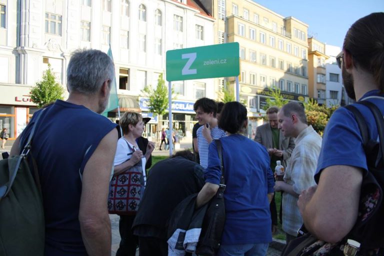 Masarykovým náměstím zněl nesouhlas s chováním nejvyšších představitelů země